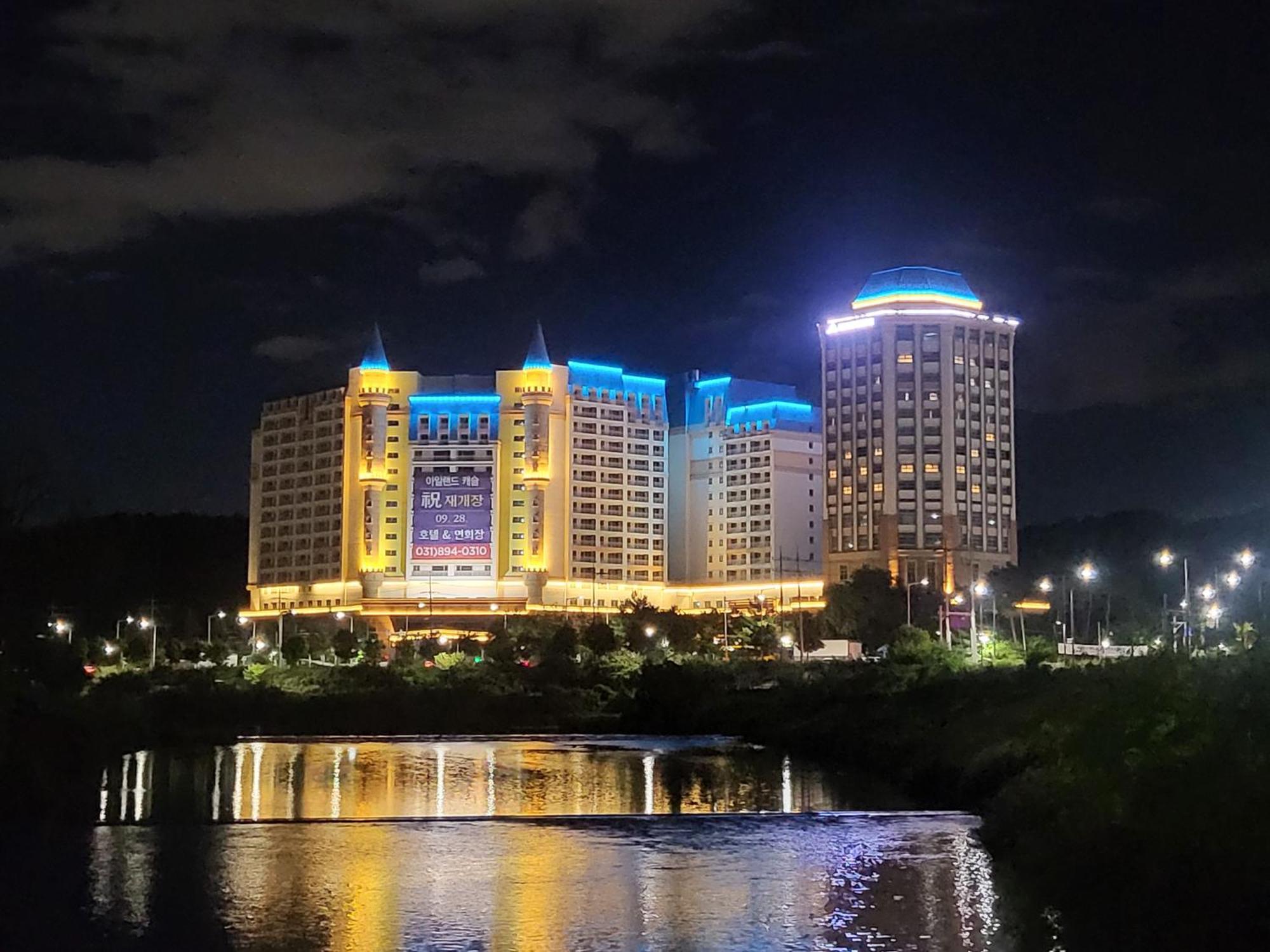 Island Castle Hotel & Waterpark Uijeongbu Exterior photo